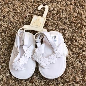 White BabyGap 6-12 month floral flip flops.